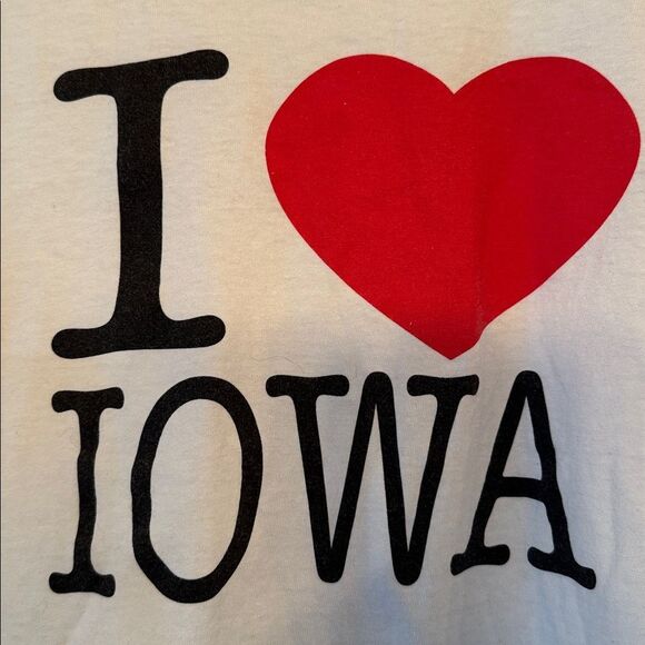 GILDAN I Love Iowa Graphic Heart Short Sleeve Tee - Picture 7 of 8